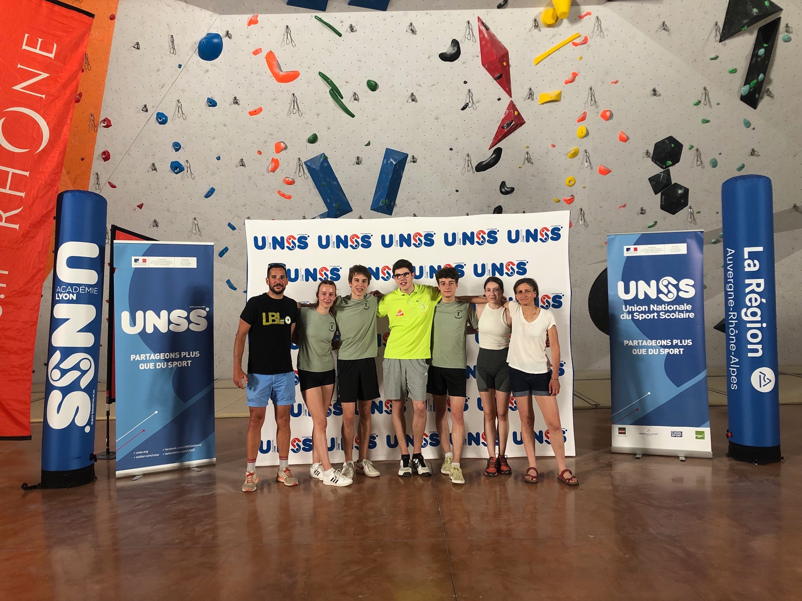 Photo de l'équipe escalade du lycée Renoir.